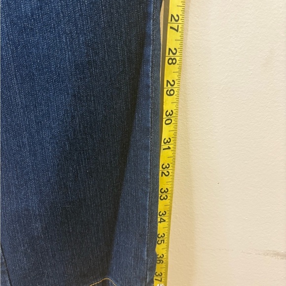 Laura Scott - Picture 7 of 14